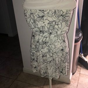 Black and white floral strapless short dress - small